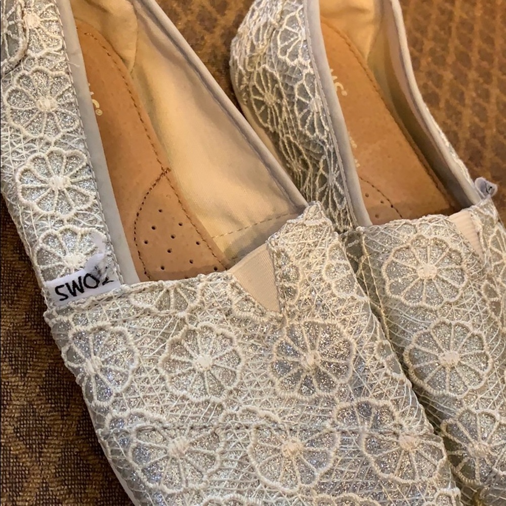 Toms - Picture 7 of 7